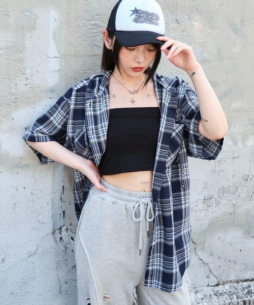 WEGO（ウィゴー）の「WEGO/フードチェックBIGシャツ（シャツ/ブラウス・レディース・ネイビー/ブラック/レッド・FREE）」の2枚目の写真