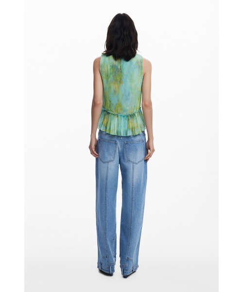 Desigual（デシグアル）の「ぼかし花柄プリーツ　ミニ丈ノースリーブブラウス（シャツ/ブラウス・レディース・グリーン・XS/S/M/L/XL）」の2枚目の写真