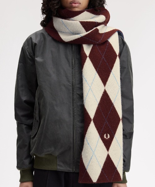 FRED PERRY(フレッドペリー)の「Brushed Argyle Scarf/アーガイルマフラー(マフラー・メンズ・オフホワイト/ブラック・ONE SIZE)」の3枚目の写真