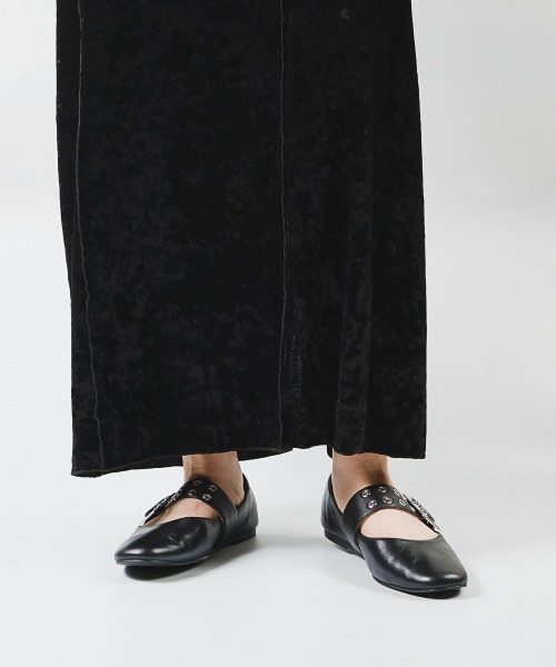 STEVE MADDEN（スティーブマデン）の「メタルバックルフラットシューズ/S.MADDEN ATLANTICA-VA（パンプス・レディース・ブラック/アイボリー・22.5cm/23.0cm/23.5cm/23.5-24/24.0cm/24.5cm）」の5枚目の写真