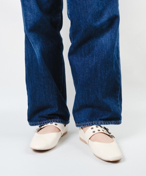 STEVE MADDEN（スティーブマデン）の「メタルバックルフラットシューズ/S.MADDEN ATLANTICA-VA（パンプス・レディース・ブラック/アイボリー・22.5cm/23.0cm/23.5cm/23.5-24/24.0cm/24.5cm）」の7枚目の写真