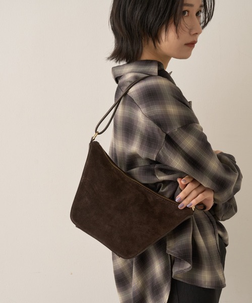 AULENTTI（オウレンティ）の「【AULENTTI/オウレンティ】チェーン付3Wayレザーショルダー（トートバッグ・レディース・ダークブラウン・フリー）」の2枚目の写真