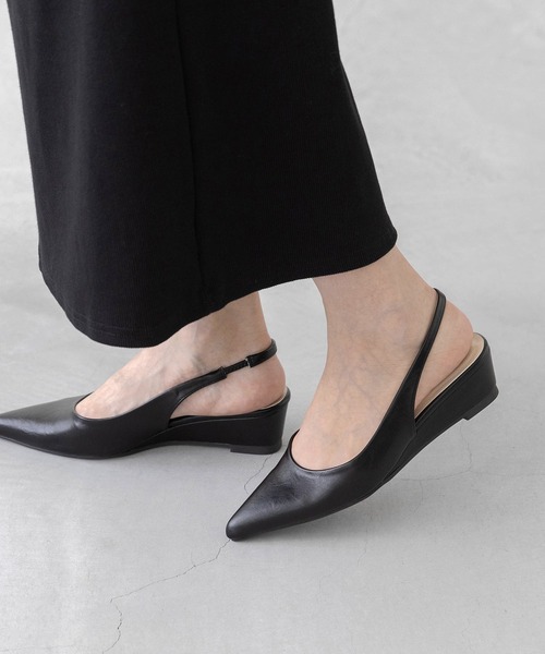 menue(メヌエ)の「ポインテッドトゥ バックストラップ ウェッジソール パンプス(パンプス・レディース・シルバー/ブラック/ブラウン系その他・21.5cm/22.0cm/22.5cm/23.0cm/23.5cm/24.0cm/24.5cm/25.0cm/25.5cm/26.0cm)」の10枚目の写真
