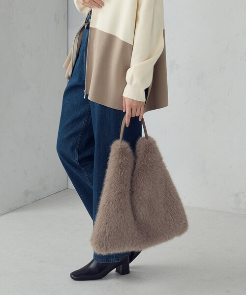 MONO　COMME CA（モノコムサ）の「フェイクファー ワンショルダー バッグ（ショルダーバッグ・レディース・モカ/アイボリー/グレー・FREE）」の3枚目の写真