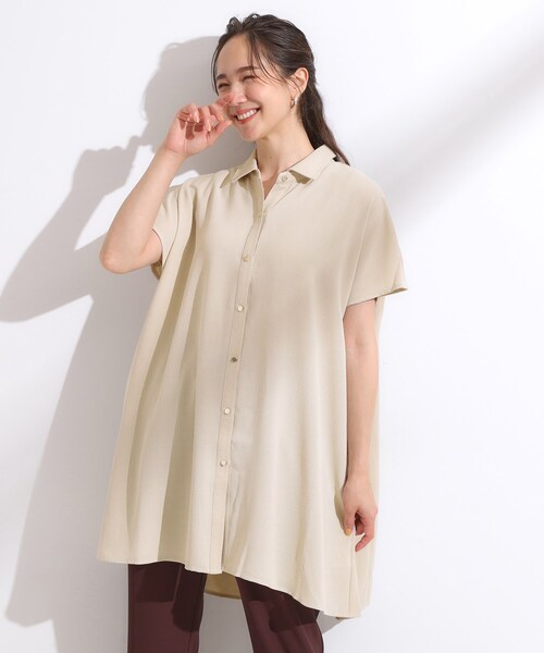 SHOO・LA・RUE（シューラルー）の「【S-LL/体型カバー】さらりとしたタッチが心地よい バックギャザーブラウス（チュニック・レディース・ネイビー/ライトオレンジ系/ライトベージュ・04/02/01/03）」の4枚目の写真