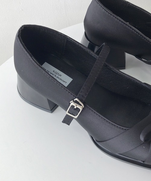 AS KNOW AS plus（アズノゥアズプラス）の「サテンリボンヒールパンプス（パンプス・レディース・アイボリー/ブラック/シルバー・M/L）」の6枚目の写真