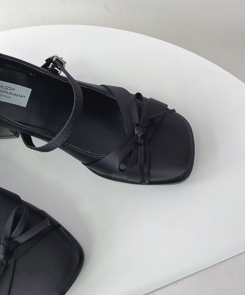 AS KNOW AS plus（アズノゥアズプラス）の「サテンリボンヒールパンプス（パンプス・レディース・アイボリー/ブラック/シルバー・M/L）」の7枚目の写真