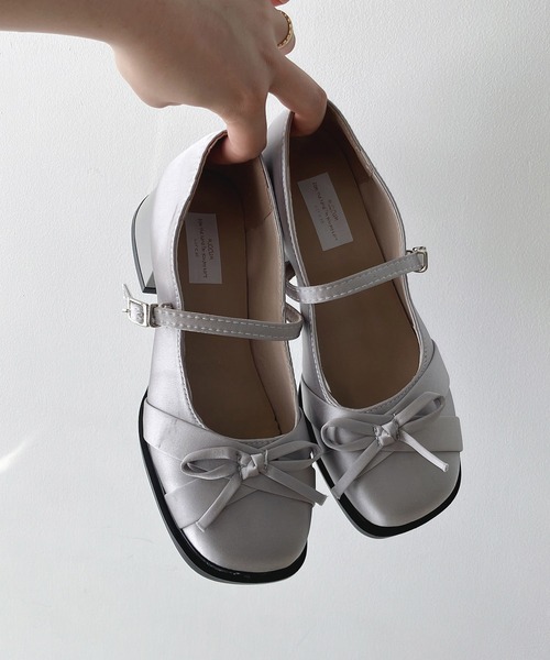 AS KNOW AS plus（アズノゥアズプラス）の「サテンリボンヒールパンプス（パンプス・レディース・アイボリー/ブラック/シルバー・M/L）」の10枚目の写真