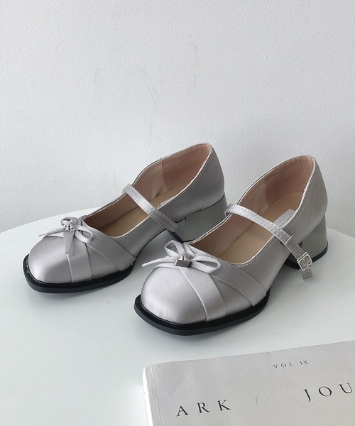 AS KNOW AS plus（アズノゥアズプラス）の「サテンリボンヒールパンプス（パンプス・レディース・アイボリー/ブラック/シルバー・M/L）」の11枚目の写真