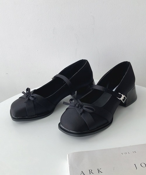 AS KNOW AS plus（アズノゥアズプラス）の「サテンリボンヒールパンプス（パンプス・レディース・アイボリー/ブラック/シルバー・M/L）」の12枚目の写真