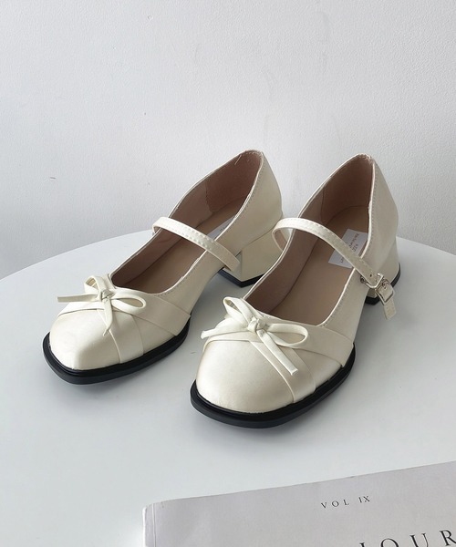 AS KNOW AS plus（アズノゥアズプラス）の「サテンリボンヒールパンプス（パンプス・レディース・アイボリー/ブラック/シルバー・M/L）」の13枚目の写真