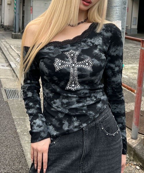 Figments(フィグメンツ)の「オフショルクロスロンT(Tシャツ/カットソー・レディース・ブラック/ホワイト・FREE)」の1枚目の写真