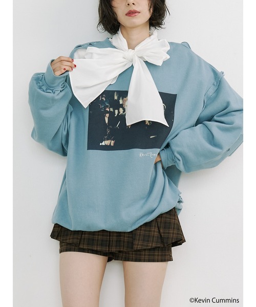 jouetie（ジュエティ）の「【KevinCummins×jouetie】フォトダメージプルオーバー スウェット トレーナー（スウェット・レディース・アイボリー/ブラック/ブルー・MEDIUM）」の3枚目の写真