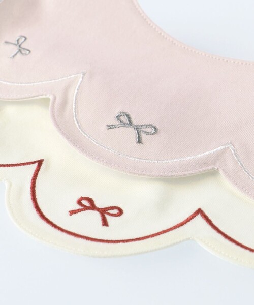 BRANSHES（ブランシェス）の「リボンスカラップスタイ（スタイ/よだれかけ・キッズ・アイボリー/ピンク・FREE）」の6枚目の写真