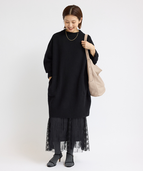 IENA(イエナ)の「《WEB限定/追加》ウールカシミヤ チュニックワンピース(ニット/セーター・レディース・ライトグレー/ブラック・FREE)」の2枚目の写真