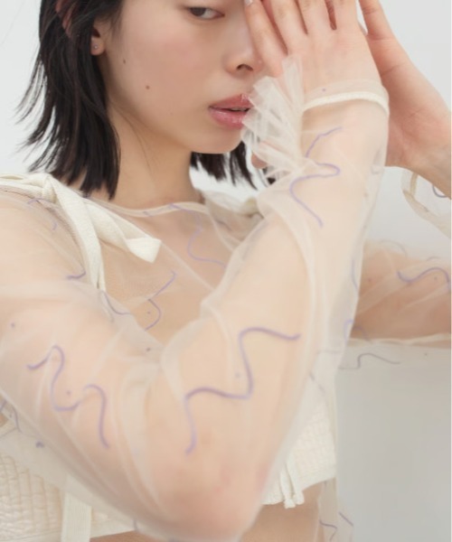 PoI（ポイ）の「【POI】tulle top naminami チュールトップス パーティー オケージョン 結婚式 謝恩会（Tシャツ/カットソー・レディース・ブラック/パープル/アイボリー・FREE）」の3枚目の写真