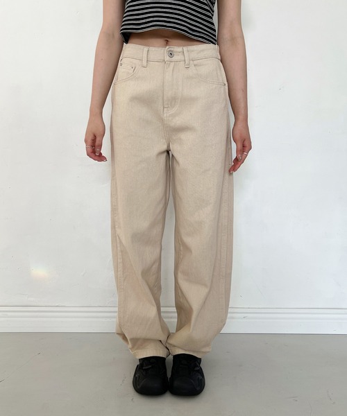 by muni:r(バイ ムニール)の「ボタンディテールルーズパンツ(デニムパンツ・レディース・ブラック/ベージュ・MEDIUM/SMALL)」の5枚目の写真