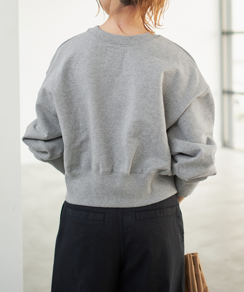 Spick & Span（スピックアンドスパン）の「La Hutte / ラ ユット 別注クロップスウェット*（スウェット・レディース・グレー/ネイビー/グリーン・FREE）」の11枚目の写真