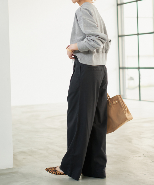 Spick & Span（スピックアンドスパン）の「La Hutte / ラ ユット 別注クロップスウェット*（スウェット・レディース・グレー/ネイビー/グリーン・FREE）」の12枚目の写真
