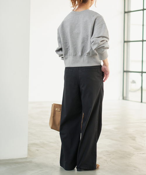 Spick & Span（スピックアンドスパン）の「La Hutte / ラ ユット 別注クロップスウェット*（スウェット・レディース・グレー/ネイビー/グリーン・FREE）」の13枚目の写真