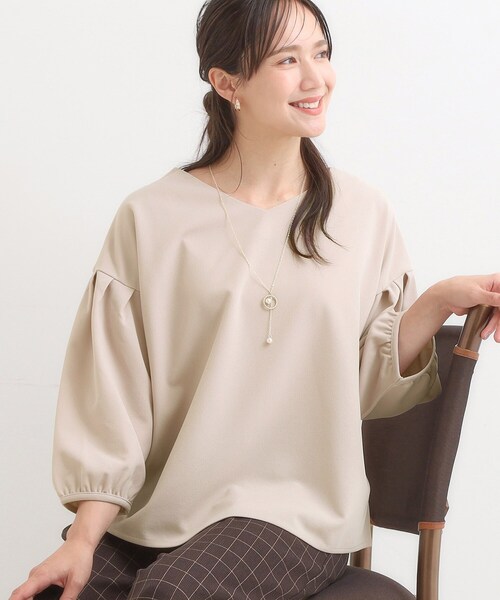 DRESKIP（ドレスキップ）の「【2点セット/7分袖】大人のきれい見え お袖タック入りアクセ付きトップス（Tシャツ/カットソー・レディース・ナチュラル/ダークブラウン/ブラック/レッド系1・01/02/03/04）」の3枚目の写真