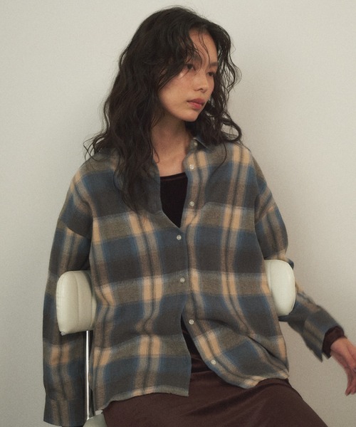 Shelly island(シェリーアイランド)の「チェックオーバーシャツ(シャツ/ブラウス・レディース・ホワイト/ブラウン/ブルー・FREE)」の4枚目の写真