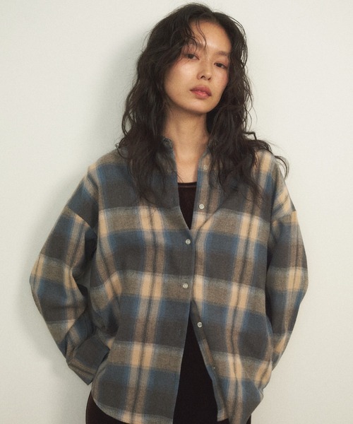 Shelly island(シェリーアイランド)の「チェックオーバーシャツ(シャツ/ブラウス・レディース・ホワイト/ブラウン/ブルー・FREE)」の6枚目の写真