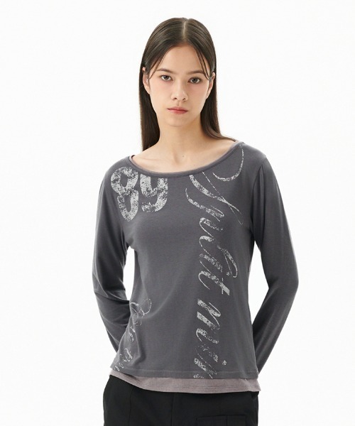 MAHAGRID(マハグリッド)の「『mahagrid/マハグリッド』 TRUTH LAYERED LONG SLEEVE TEE/レイヤードオフショルダー 長袖Tシャツ(Tシャツ/カットソー・レディース・チャコールグレー/アイボリー/ブラック・FREE)」の3枚目の写真