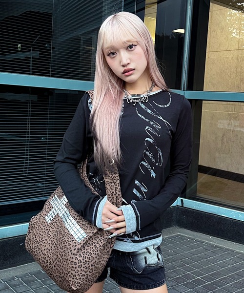 MAHAGRID(マハグリッド)の「『mahagrid/マハグリッド』 TRUTH LAYERED LONG SLEEVE TEE/レイヤードオフショルダー 長袖Tシャツ(Tシャツ/カットソー・レディース・チャコールグレー/アイボリー/ブラック・FREE)」の1枚目の写真