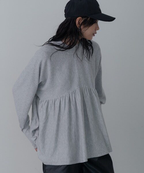 GALLEST（ギャレスト）の「【再入荷】ペプラムハイネックニット（ニット/セーター・レディース・ブラック/サックスブルー/ホワイト系9/グレー系その他7・34/38）」の2枚目の写真