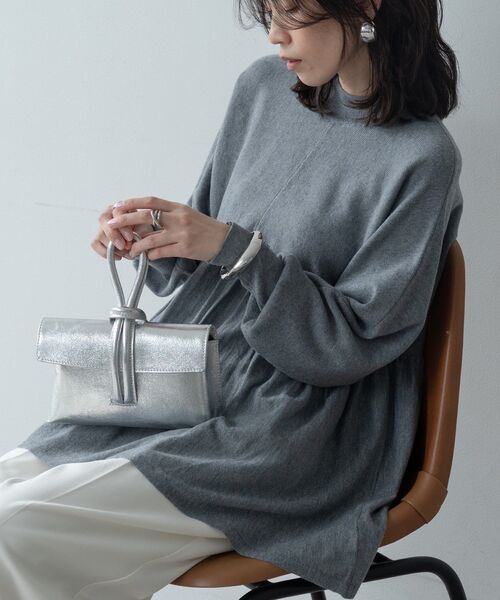 GALLEST（ギャレスト）の「【再入荷】ペプラムハイネックニット（ニット/セーター・レディース・ブラック/サックスブルー/ホワイト系9/グレー系その他7・34/38）」の4枚目の写真