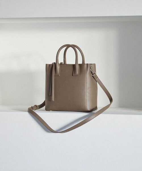 green label relaxing（グリーンレーベルリラクシング）の「2WAYスクエアバッグ / ショルダーバッグ（ショルダーバッグ・レディース・モカ/オフホワイト/ライム/ブラック・FREE）」の3枚目の写真