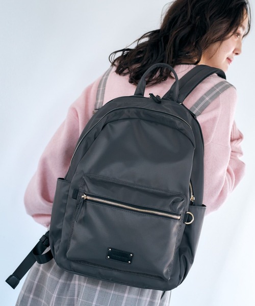 Elura(エルーラ)の「マルチP撥水リュック/597586(バックパック/リュック・レディース・オフホワイト/ブラウン系その他/ブラック/グレー・ONE SIZE)」の4枚目の写真