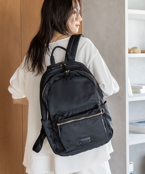 Elura(エルーラ)の「マルチP撥水リュック/597586(バックパック/リュック・レディース・オフホワイト/ブラウン系その他/ブラック/グレー・ONE SIZE)」の3枚目の写真