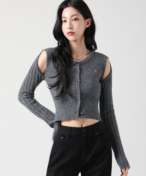 AVANDRESS(アバンドレス )の「Irene Shoulder Cutting Round Knit BLACK(ニット/セーター・レディース・ブラック・FREE)」の3枚目の写真