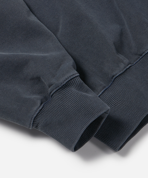 FRIZMWORKS(フリズムワークス)の「BLACK FLAG PIGMENT DYEING SWEATSHIRT _ NAVY(スウェット・メンズ・その他・SMALL/MEDIUM/LARGE/X-LARGE)」の6枚目の写真
