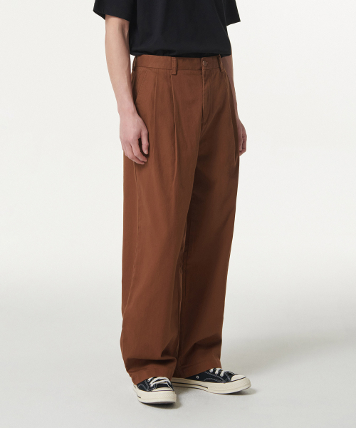 MUSINSA STANDARD（ムシンサスタンダード）の「ツーピンタックワイドチノパンツ [ブリックオレンジ]（その他パンツ・メンズ・その他・26/27/28/29/30/31/32/33/34/36/38/40/42）」の2枚目の写真