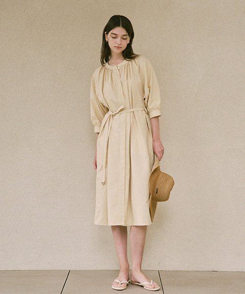 LINGSEOUL(リングソウル)の「voluminous shirring dress-beige(ワンピース・レディース・その他・FREE)」の1枚目の写真