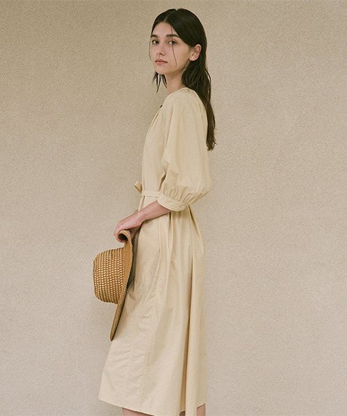 LINGSEOUL(リングソウル)の「voluminous shirring dress-beige(ワンピース・レディース・その他・FREE)」の4枚目の写真
