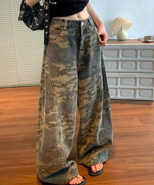 CANVAS+(キャンバスプラス)の「【CANVAS+】迷彩柄ワイドルーズパンツ(その他パンツ・レディース・カーキ・L/M/S)」の2枚目の写真