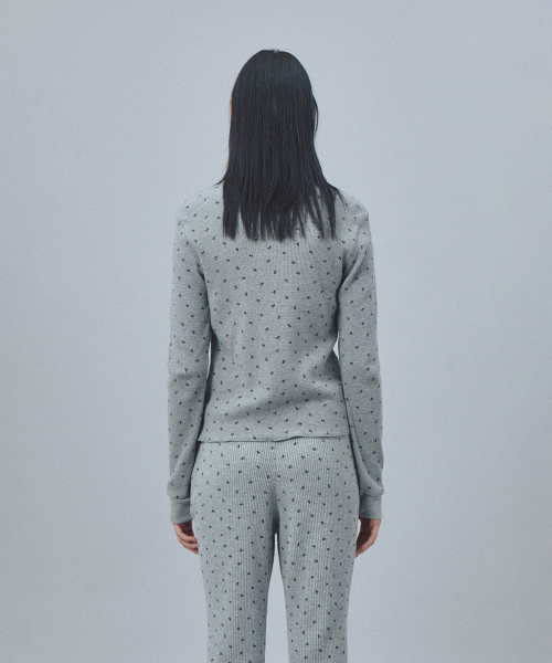 Rest&Recreation(レストアンドレクリエーション)の「LOGO PATTERN WAFFLE TOP - GREY(Tシャツ/カットソー・レディース・その他・ONE)」の4枚目の写真