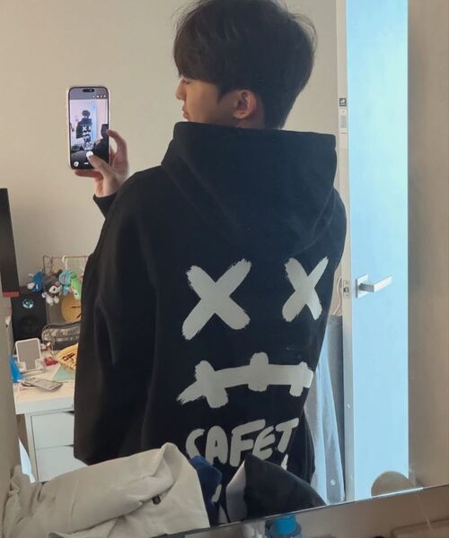 MASSNOUN(マスノウン)の「スマイルオーバーサイズヘビーフードパーカー MWZHD001-BK(パーカー・レディース・その他・LARGE/MEDIUM)」の3枚目の写真