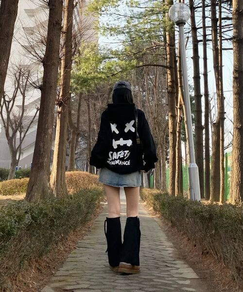 MASSNOUN(マスノウン)の「スマイルオーバーサイズヘビーフードパーカー MWZHD001-BK(パーカー・レディース・その他・LARGE/MEDIUM)」の4枚目の写真