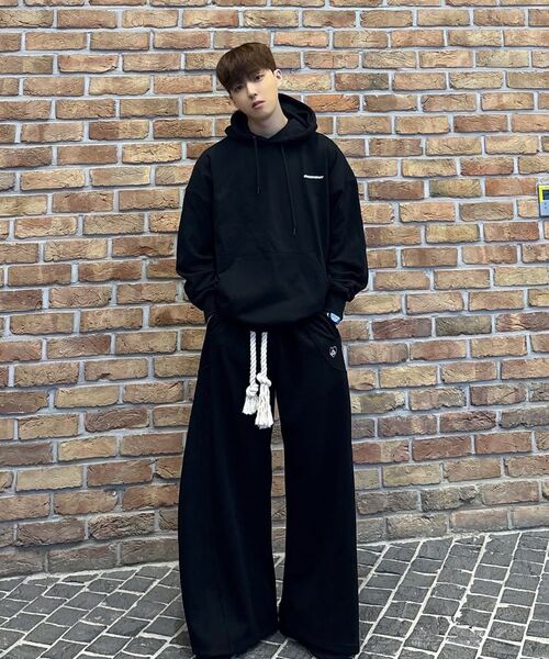 MASSNOUN(マスノウン)の「スマイルオーバーサイズヘビーフードパーカー MWZHD001-BK(パーカー・レディース・その他・LARGE/MEDIUM)」の7枚目の写真