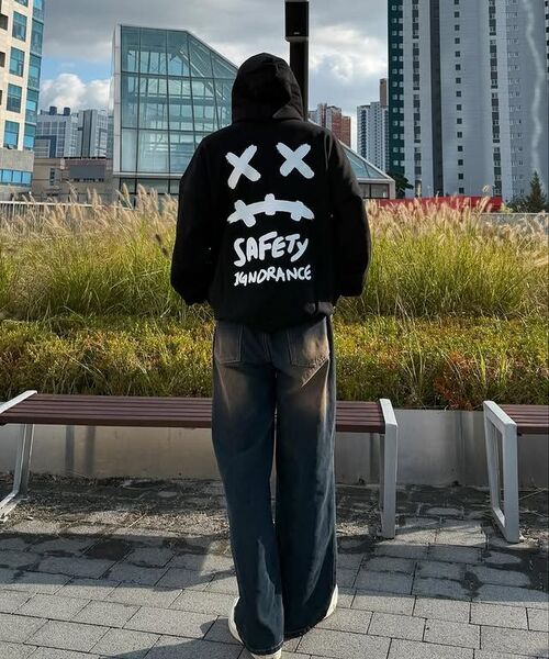 MASSNOUN(マスノウン)の「スマイルオーバーサイズヘビーフードパーカー MWZHD001-BK(パーカー・レディース・その他・LARGE/MEDIUM)」の12枚目の写真