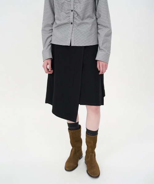 INSILENCE WOMEN(インサイレンスウーマン)の「アシンメトリックミディラップスカート BLACK(スカート・レディース・その他・X-SMALL/MEDIUM)」の1枚目の写真