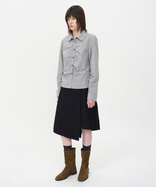 INSILENCE WOMEN(インサイレンスウーマン)の「アシンメトリックミディラップスカート BLACK(スカート・レディース・その他・X-SMALL/MEDIUM)」の2枚目の写真