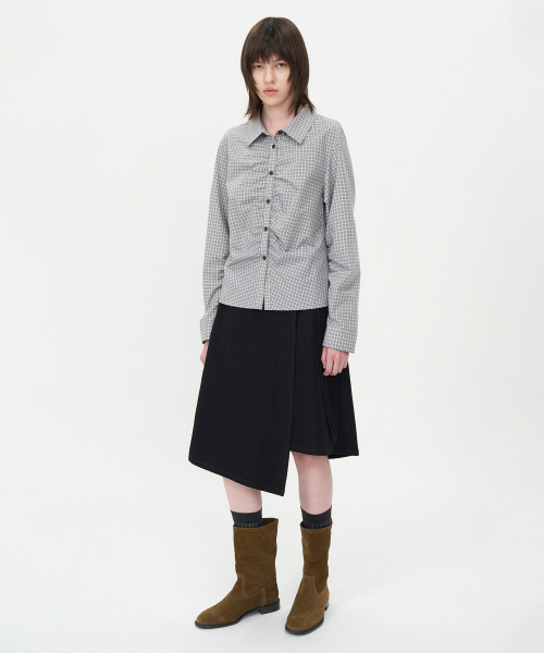 INSILENCE WOMEN(インサイレンスウーマン)の「アシンメトリックミディラップスカート BLACK(スカート・レディース・その他・X-SMALL/MEDIUM)」の3枚目の写真