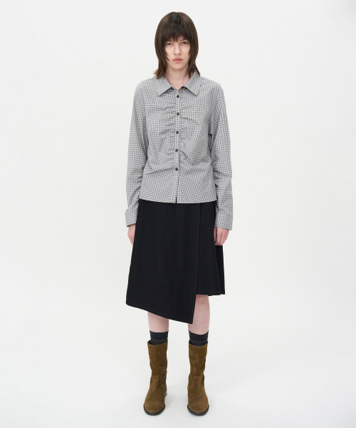 INSILENCE WOMEN(インサイレンスウーマン)の「アシンメトリックミディラップスカート BLACK(スカート・レディース・その他・X-SMALL/MEDIUM)」の4枚目の写真