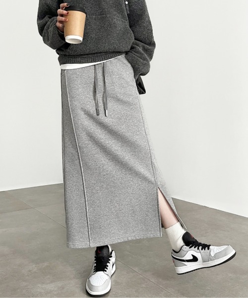 AMAJI(アマジ)の「サイドスリットロングスウェットスカート(スカート・レディース・ダークグレー/ライトグレー・SMALL/MEDIUM/LARGE/X-LARGE)」の4枚目の写真